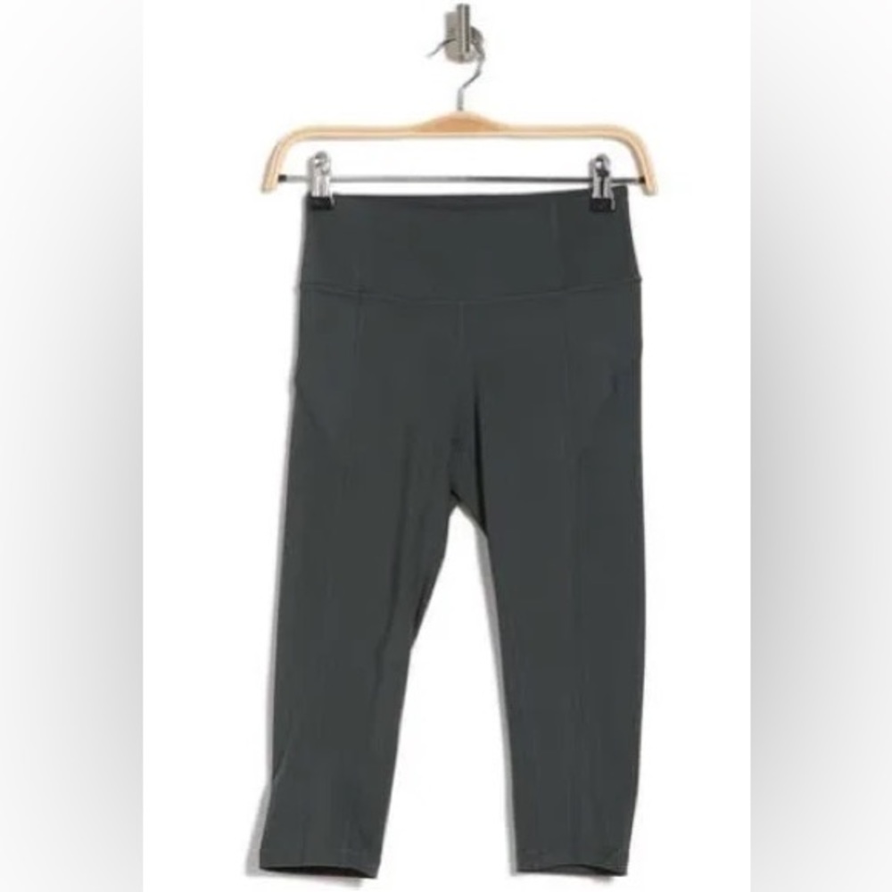 XS Grey Zella Capri Leggings